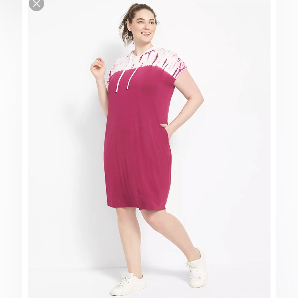 Livi Tie-Dye Hooded Maxi Dress in Berry and White 14/16